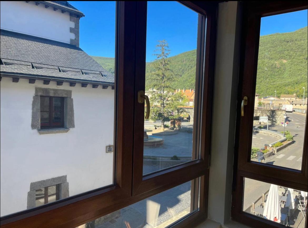 Biescas Suites Екстер'єр фото